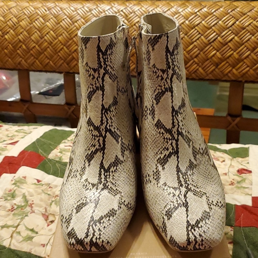 BOOTS - Picture 6 of 8